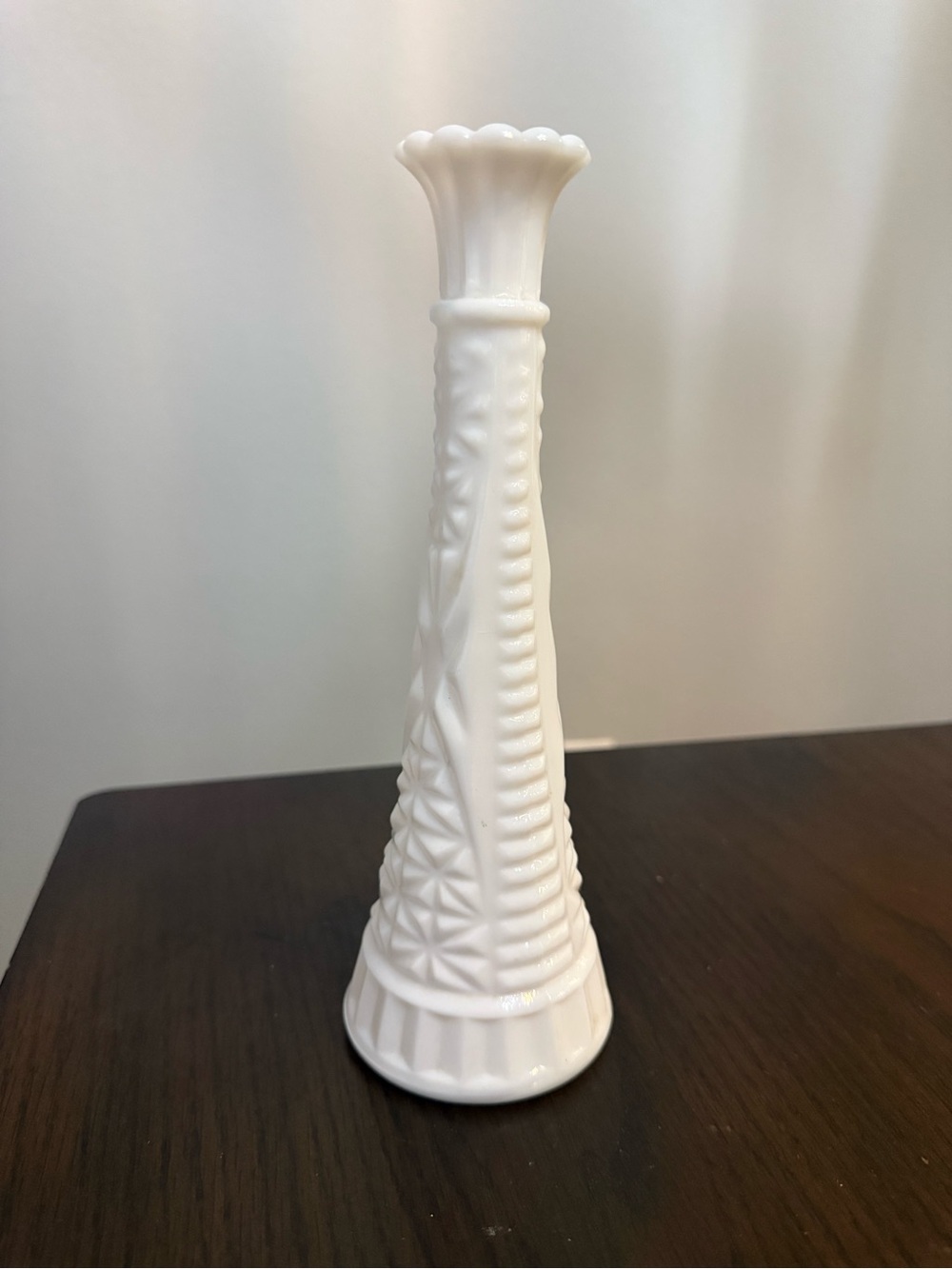 Vintage Anchor Hocking 9” Milk Glass White Flower Bud Vase Ring Of Fire 3" Base